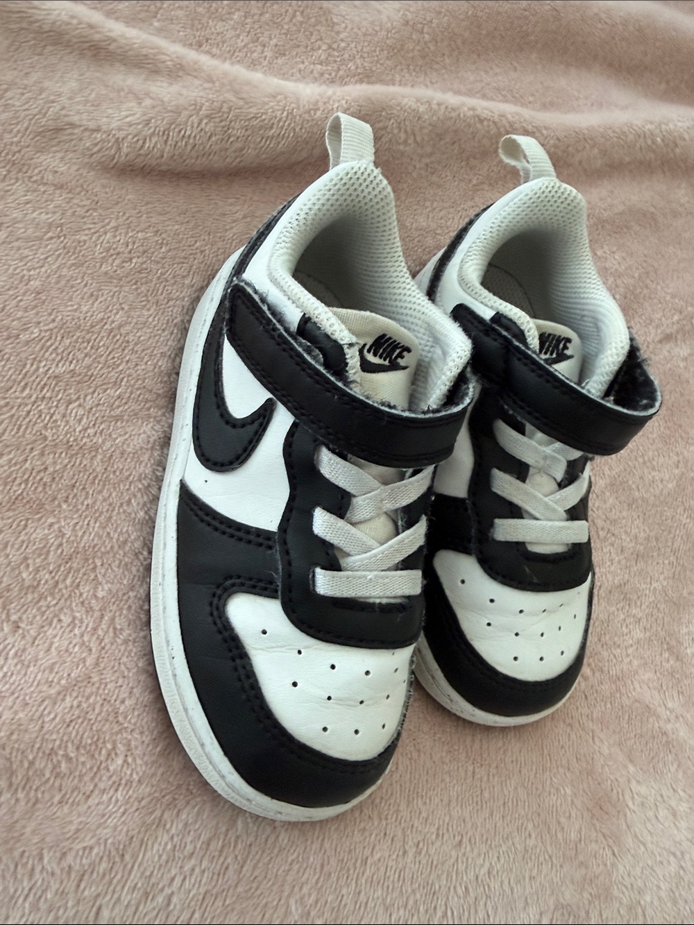 Nike Kids Black and White Hook-and-Loop Low-Top Sneakers